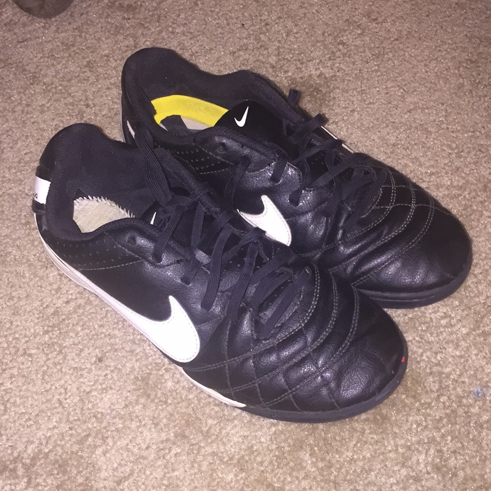 Nike Tiempo soccer indoor cleats boys